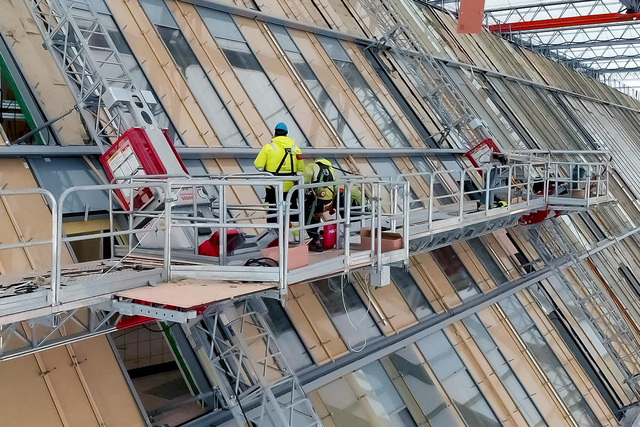 The Växjö Town Hall project with inclined walls Scanclimber