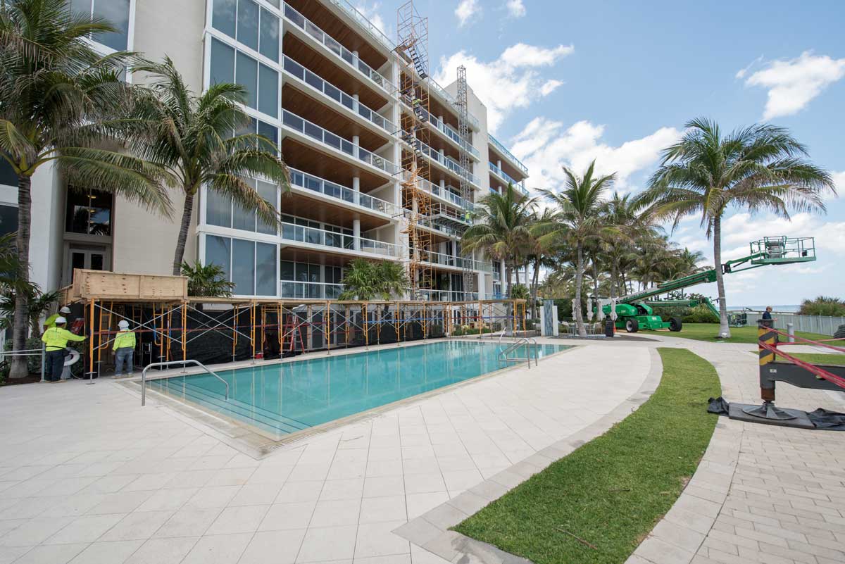 fl one thousand condo swimingpool