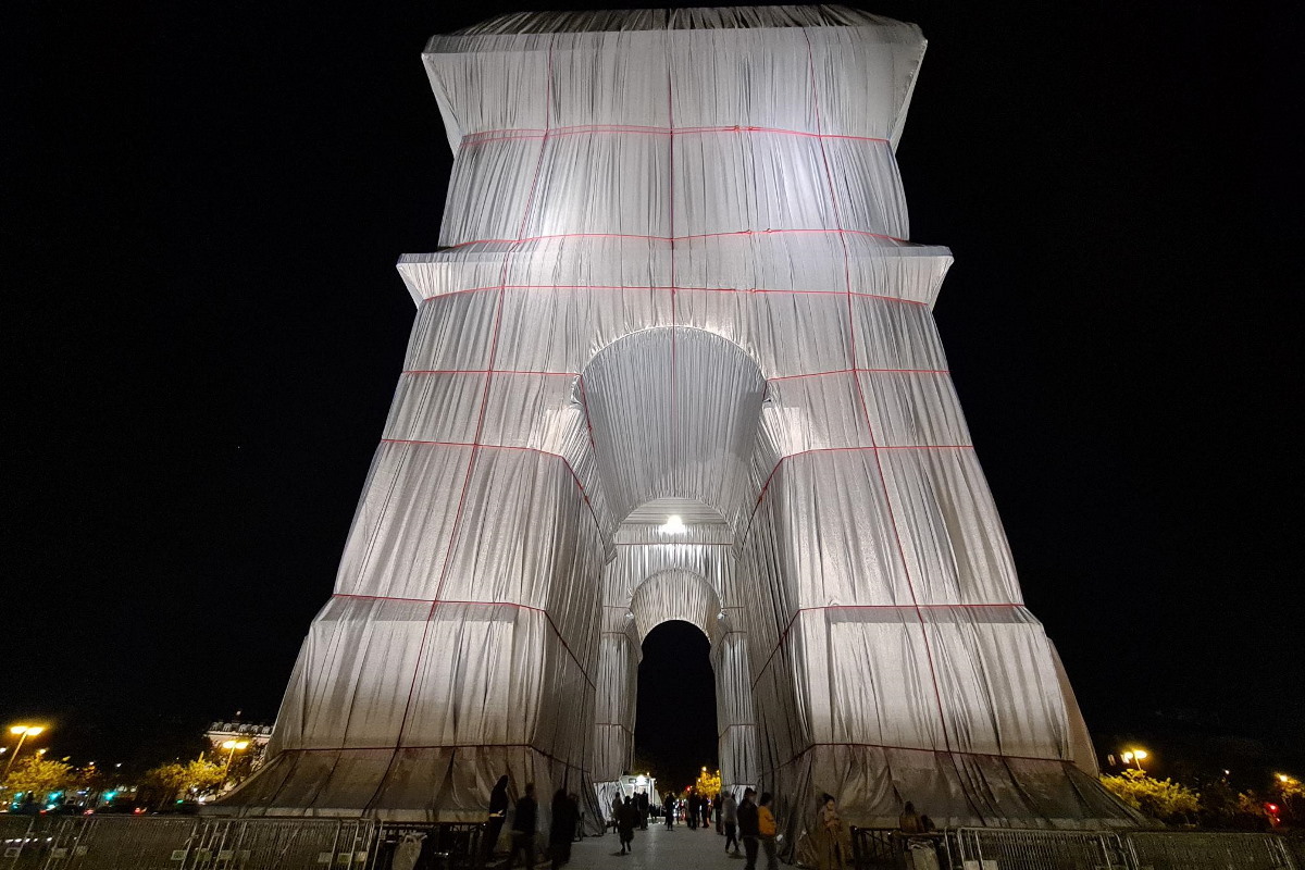 paris arc de triomphe wrapped